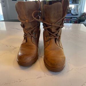 Sorel Tan Leather Lace-Up Boots